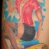 el tatuaje pin up de con una chica guera leendo un libro