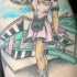 el tatuaje estilo pin up con una chica camarera con patines hecho en color