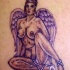 el tatuaje de una mujer angel desnuda