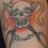 Cranio pirato femminile e forbici tatuaggio