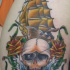Nave pirato con cranio e rose tatuaggio
