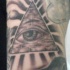 Gran tatuaje de pirámide con el ojo de Dios