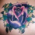 Tatuaje de la rosa purpurina  con espinas