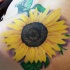Tatuaje en el hombro, girasol brillante