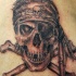 Calavera del pirata con huesos cruzados tatuaje estilo 3D