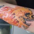 Tatuaje en color calavera en el fuego