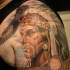 Muy realístico tatuaje del americano nativo