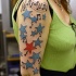 Estrellas tradicionales y notas tatuaje en color