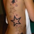 Tatuaggio sul fianco le stelle e le stelline