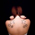 Estrellas tatuaje en la espalda