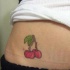 Tatuaggio piccolo sulla pancia i ciliegi