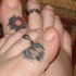 Tatuajes en los dedos del pies, sol y luna