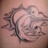 Sol luna y nubes tatuaje en tinta negra