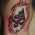 As de picas en llamas tatuaje en color