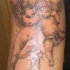 due cherubini realistico inchiostro nero tatuaggio