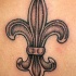 tatuaggio sfumato ri fleur de lis
