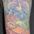 Tatuaje en la manga con las flores digitales