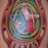 Tatuaje de una herradura con símbolos del estado de Texas