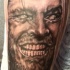 el tatuaje de la cara del personaje de la pelicula 