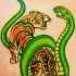 Preciso tatuaje del tigre con serpiente