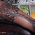 Tatuaggio grande sul braccio l'albero nero