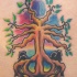 Arbre fabuleus tatouage coloré