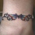 Precioso tatuaje la pulsera  estilo tribal con mariposa en color azul