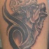 Tatuaggio il lupo che ulula & la luna