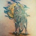 Tatuaggio colorato il lupo che ulula alla luna