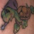 Petite tortue coloré tatouage de dessin animé