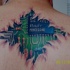 Tatuaggio colorato sulla schiena il frammento di microcircuito