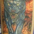 el tatuaje de una pantera negra en el fuego