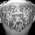 Gran tatuaje de los vikings con decoración al fondo