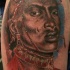 Tatuaje el retrato del guerrero africano en tinta roja