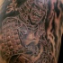 Tatuaje del guerrero japonés muy rabioso en tinta oscura