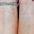 Tatuaje en tinta blanca la inscripción en las muñecas