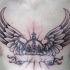 tatuaje inacabado de corona con alas