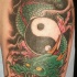 Tatuaje Yin yang con con el dragón verde