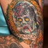 Tatuaje el cerebro de la zombi en el brazo