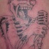 Tatuaje el zombi con el micrófono