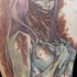 Tatuaje la mujer-zombi con las manos cruzadas en el pecho