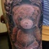 Tatuaggio carino sul braccio l'orsetto di peluche