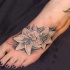 bel giglio tigre sexy tatuaggio su piede