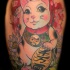 Tatuaje en el brazo, gato japonés y sushi