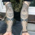 Tatuajes en los antebrazos, mangas semejantes, estilo tribal, tinta negra
