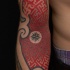 tribale stile grande disegno multicolore ornamento tatuaggio avambraccio
