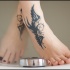 Tatuajes en los pies, golondrinas iguales