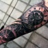 Tatuaje en el antebrazo, mecanismos de relojes detallados