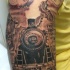 Unfinished enorme meia manga tatuagem de trem combinado com grande árvore