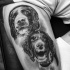 Tatuaje en el muslo,  dos perros preciosos de color negro y blanco